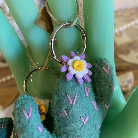 Pair of Cactus Keychains 🌵 - Picture 6 of 7